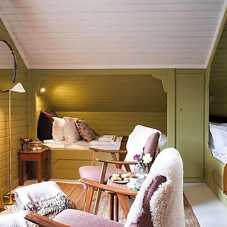 Hotel Fjaerland Fjordstove - Huseby Hotelldrift As