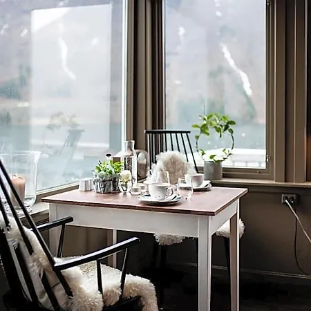 Fjaerland Fjordstove - Huseby Hotelldrift As Hotel *